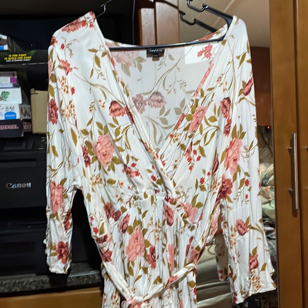 Torrid white floral wrap top